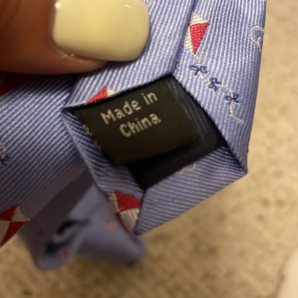 Boys’ Lord & Taylor Light Blue Silk Tie with Red Kite Pattern, EUC - Picture 8 of 8